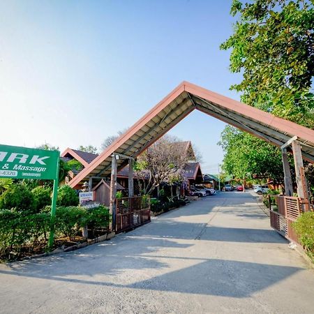 Mrk Resort & Massage Лопбури Экстерьер фото