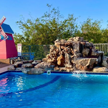 Mrk Resort & Massage Лопбури Экстерьер фото