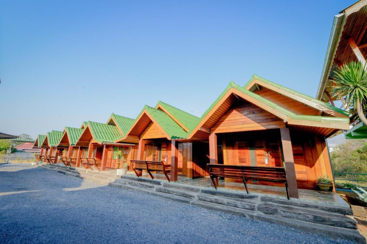 Mrk Resort & Massage Лопбури Экстерьер фото