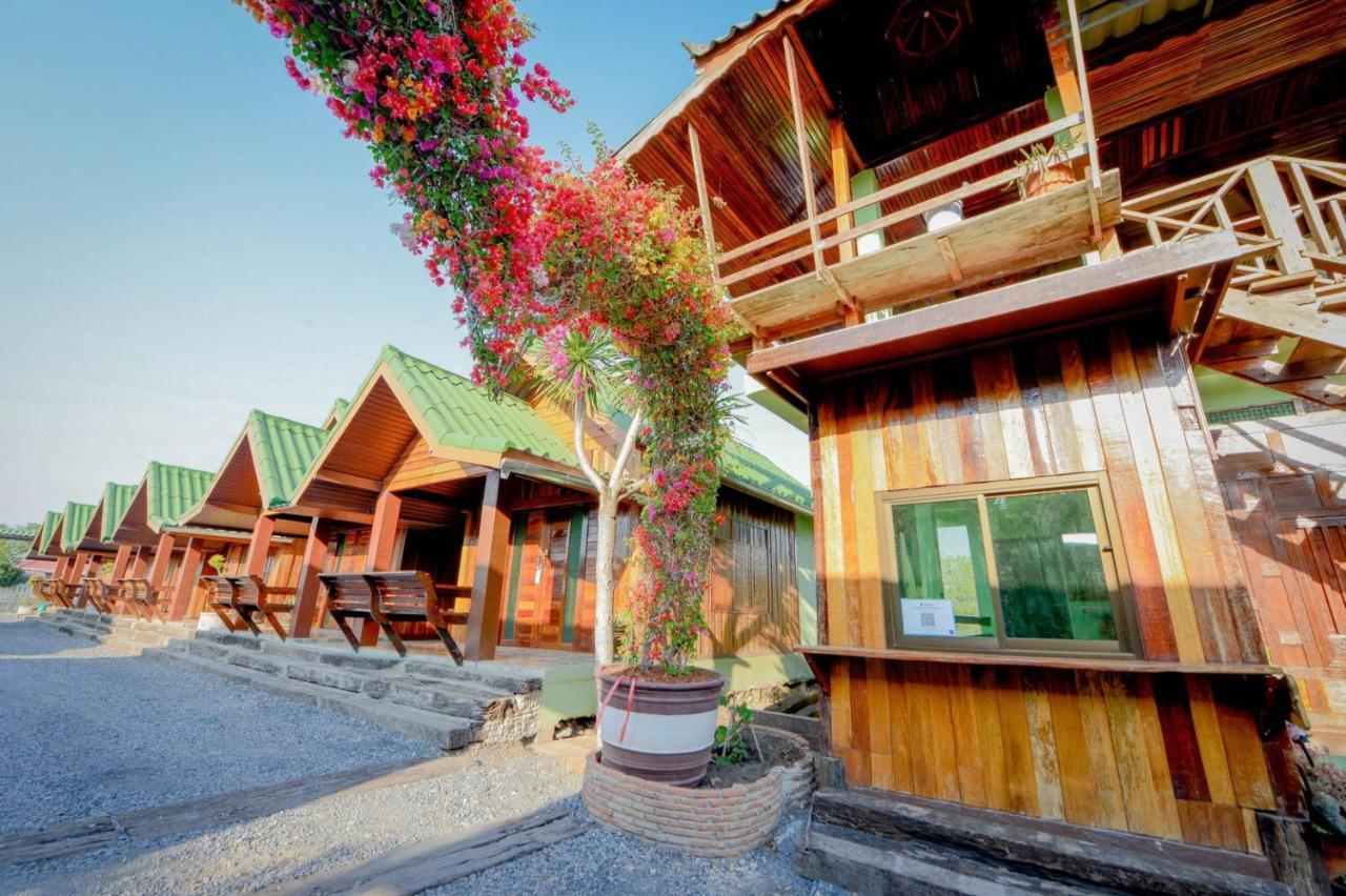 Mrk Resort & Massage Лопбури Экстерьер фото