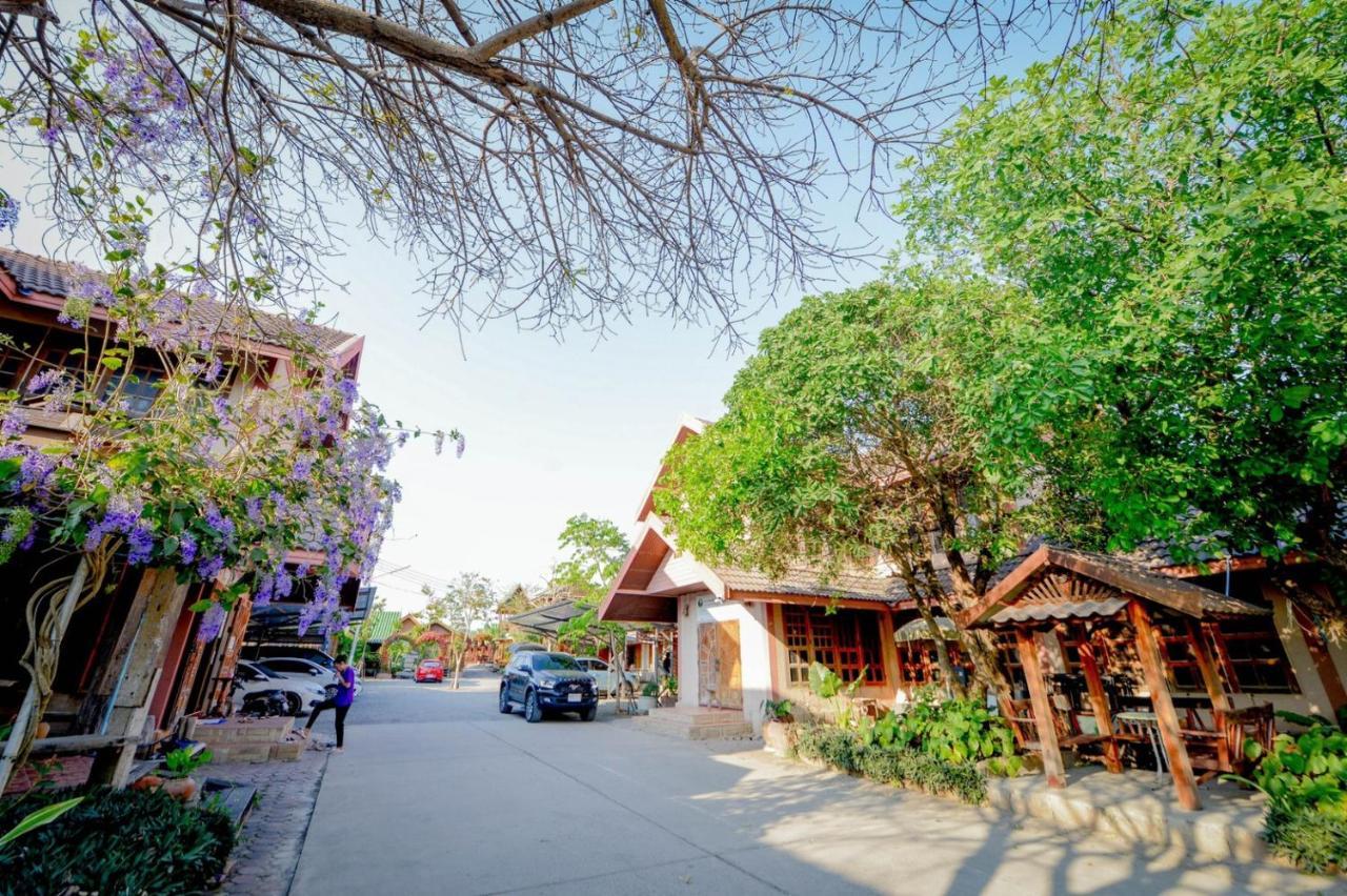 Mrk Resort & Massage Лопбури Экстерьер фото