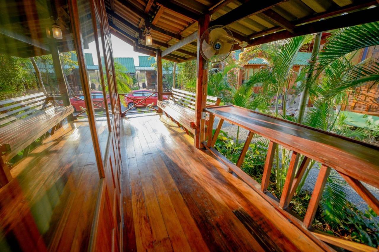 Mrk Resort & Massage Лопбури Экстерьер фото