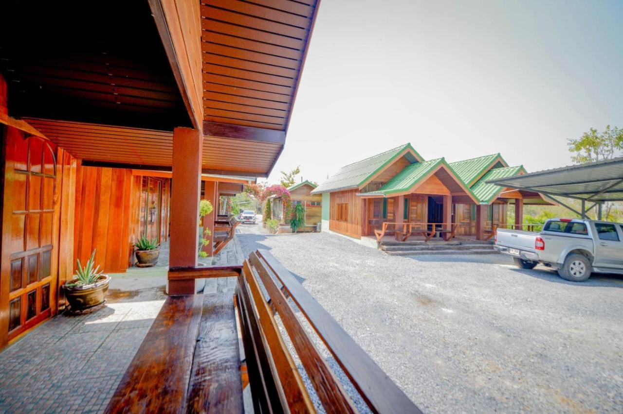 Mrk Resort & Massage Лопбури Экстерьер фото