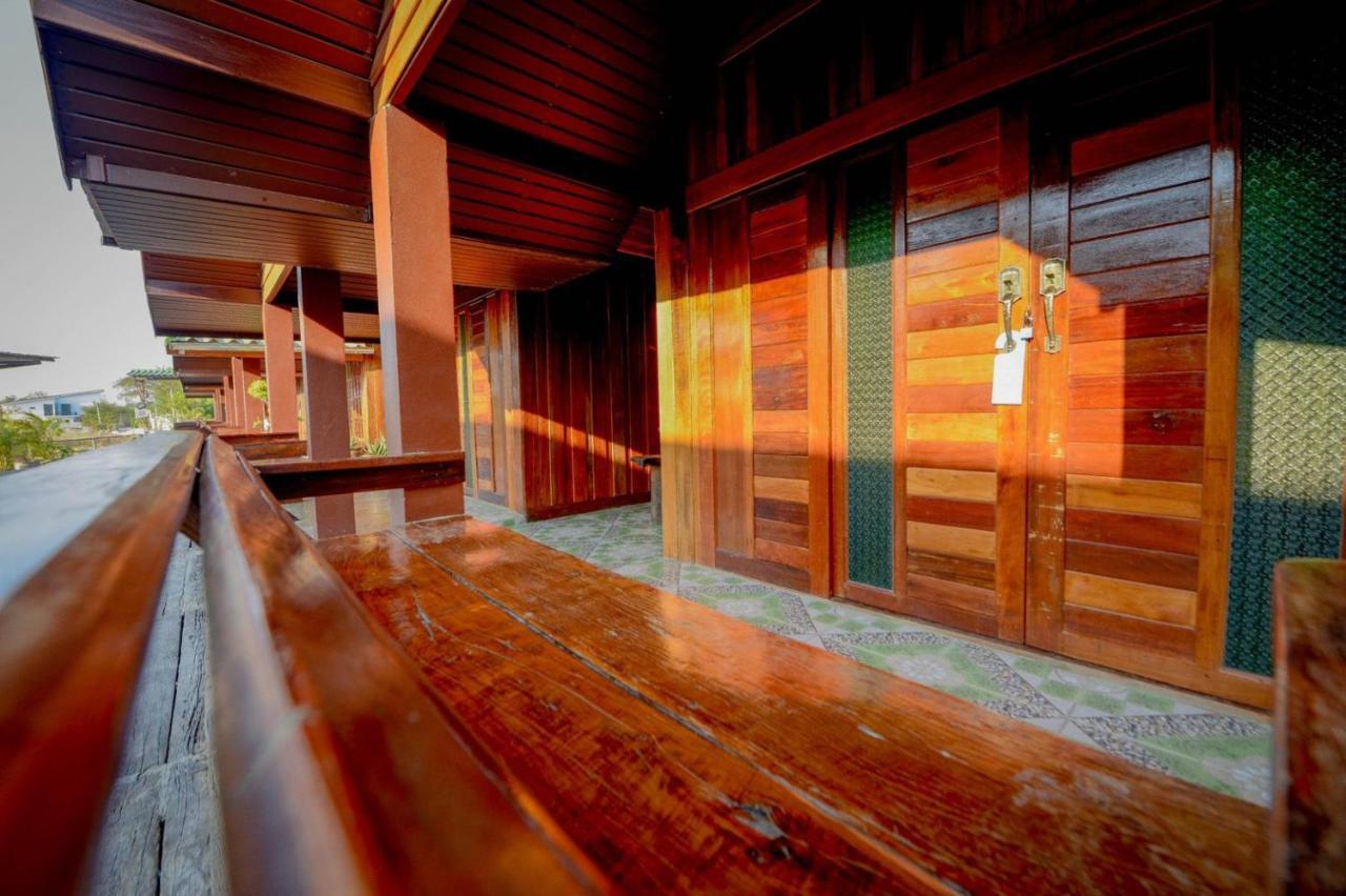 Mrk Resort & Massage Лопбури Экстерьер фото