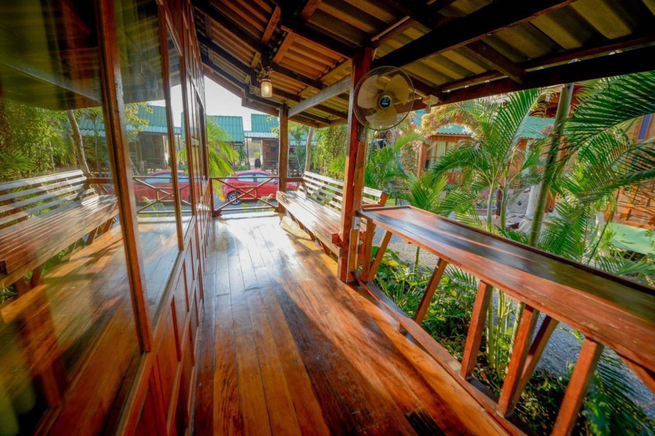 Mrk Resort & Massage Лопбури Экстерьер фото