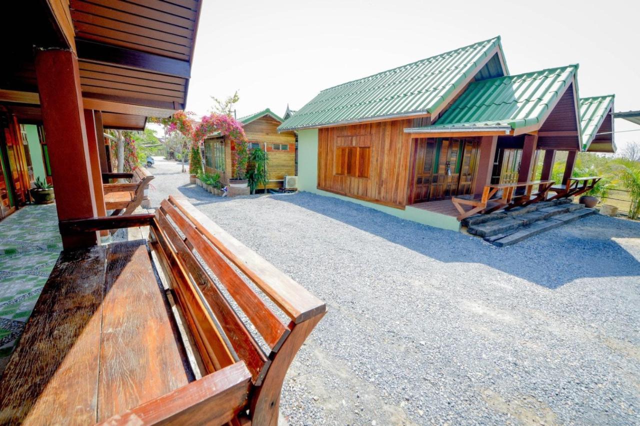 Mrk Resort & Massage Лопбури Экстерьер фото