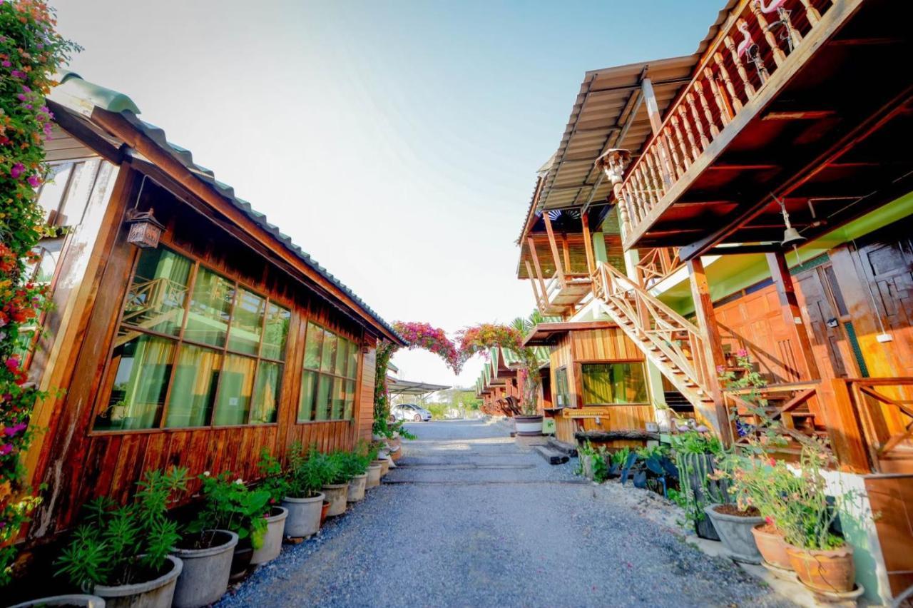 Mrk Resort & Massage Лопбури Экстерьер фото