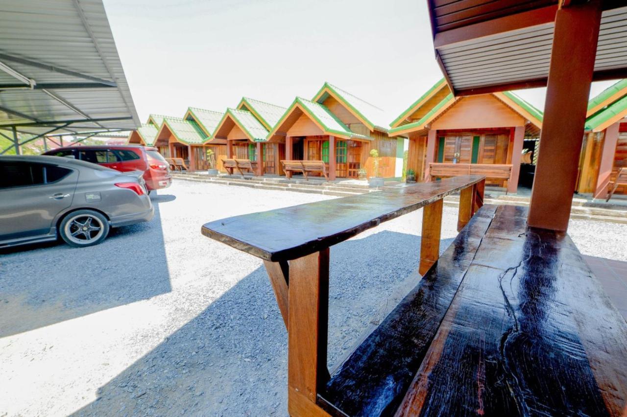 Mrk Resort & Massage Лопбури Экстерьер фото