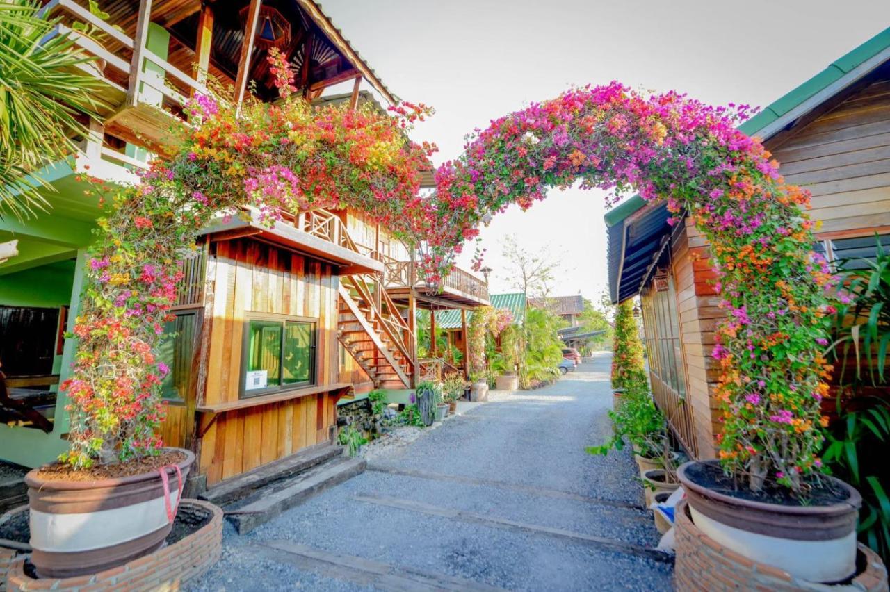 Mrk Resort & Massage Лопбури Экстерьер фото