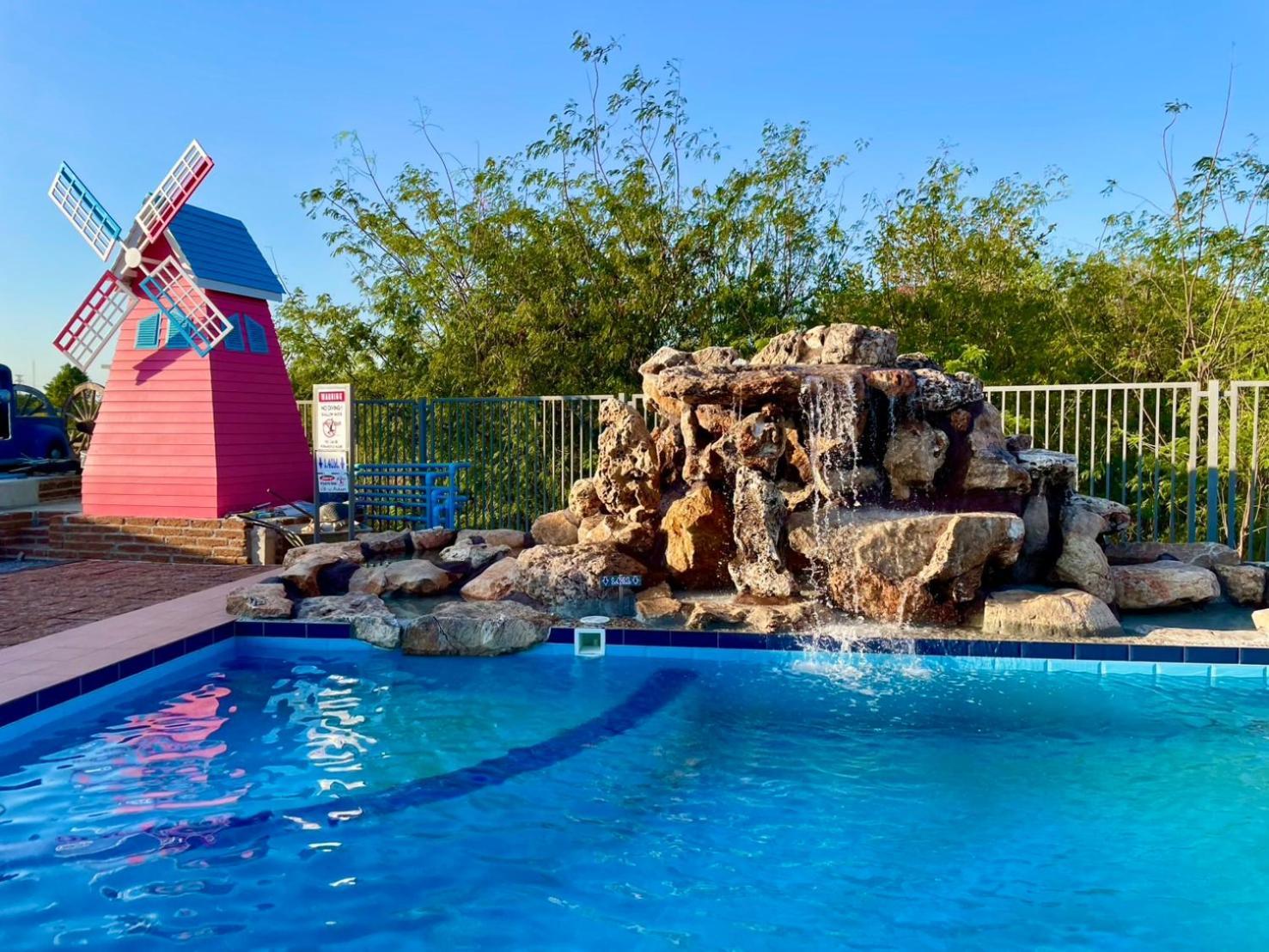Mrk Resort & Massage Лопбури Экстерьер фото